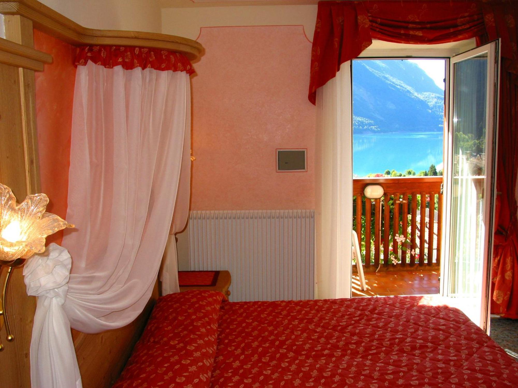 Albergo Stella Alpina Molveno Exterior foto